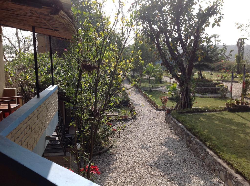 Chitwan Tiger Camp Hotel Sauraha Exterior photo