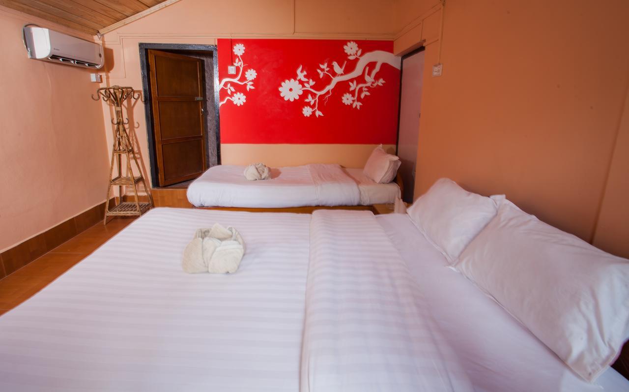 Chitwan Tiger Camp Hotel Sauraha Exterior photo