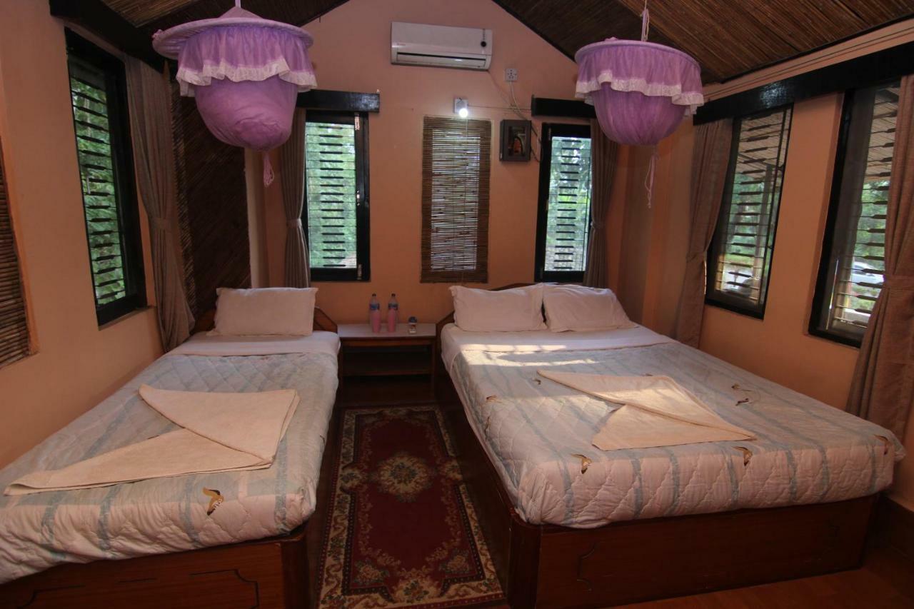 Chitwan Tiger Camp Hotel Sauraha Exterior photo